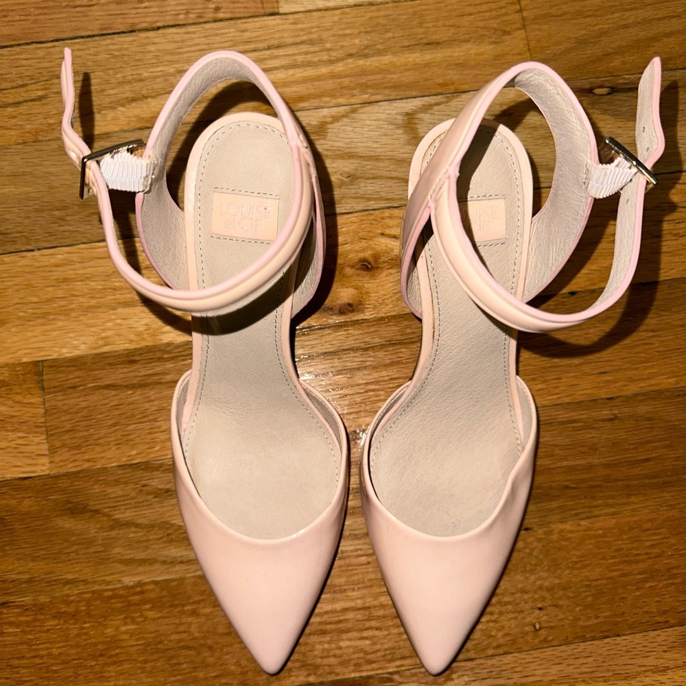 Light pink pointed heel